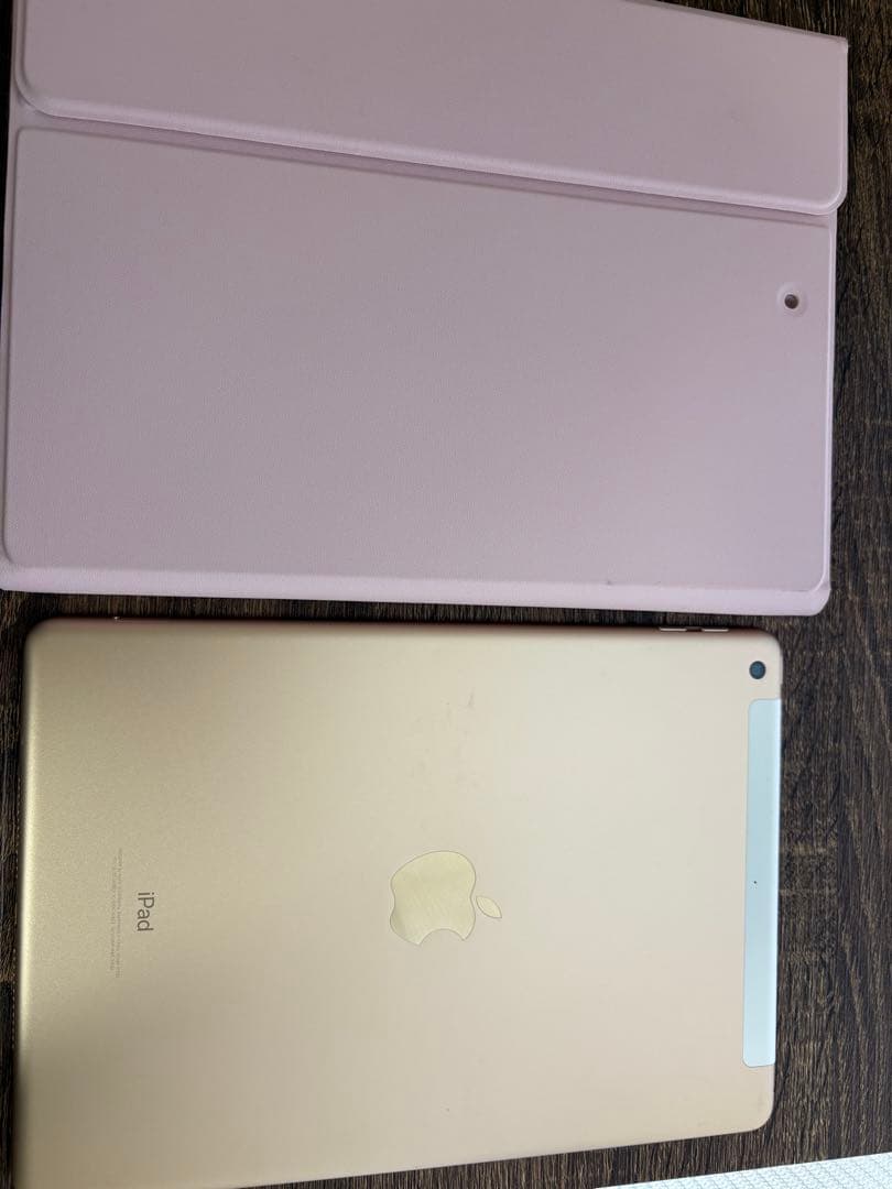 iPad本体+ケース ワイヤレスキーボード付き ピンク