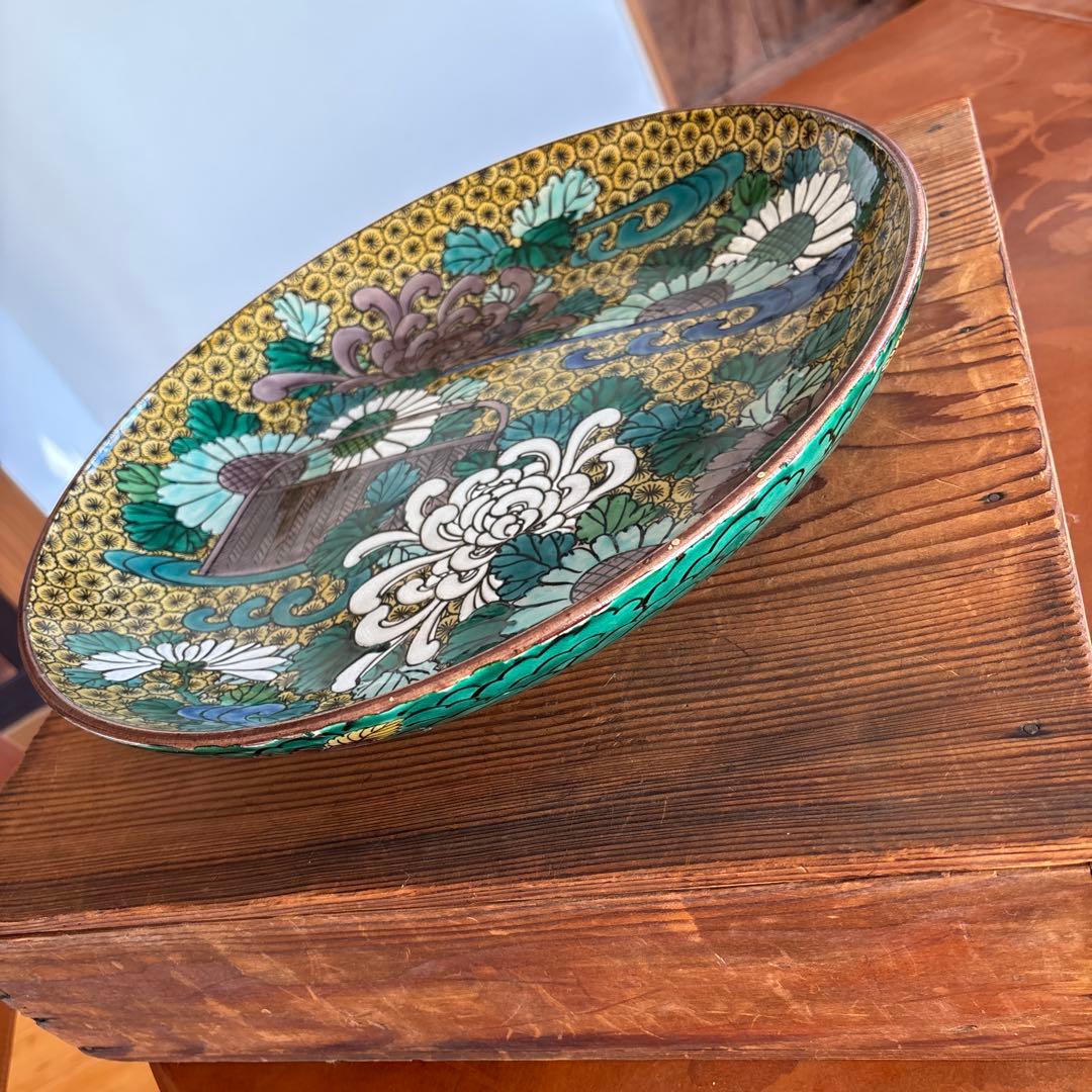 アンティーク九谷焼の大皿　カラフルな菊の絵尽くし