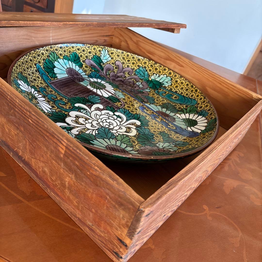 アンティーク九谷焼の大皿　カラフルな菊の絵尽くし