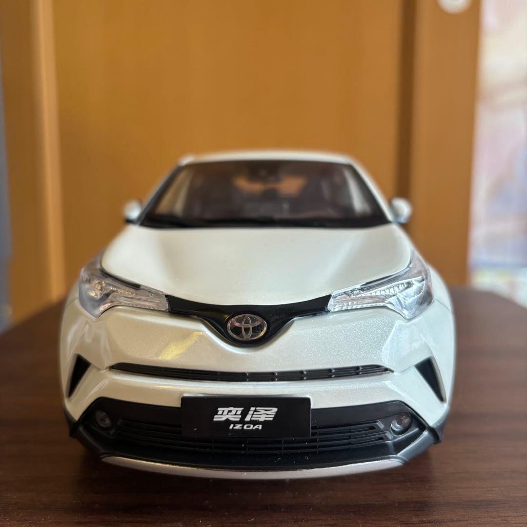【超希少品】トヨタ自動車模型 1/18中国オリジナル商品IZOA 白 CHR