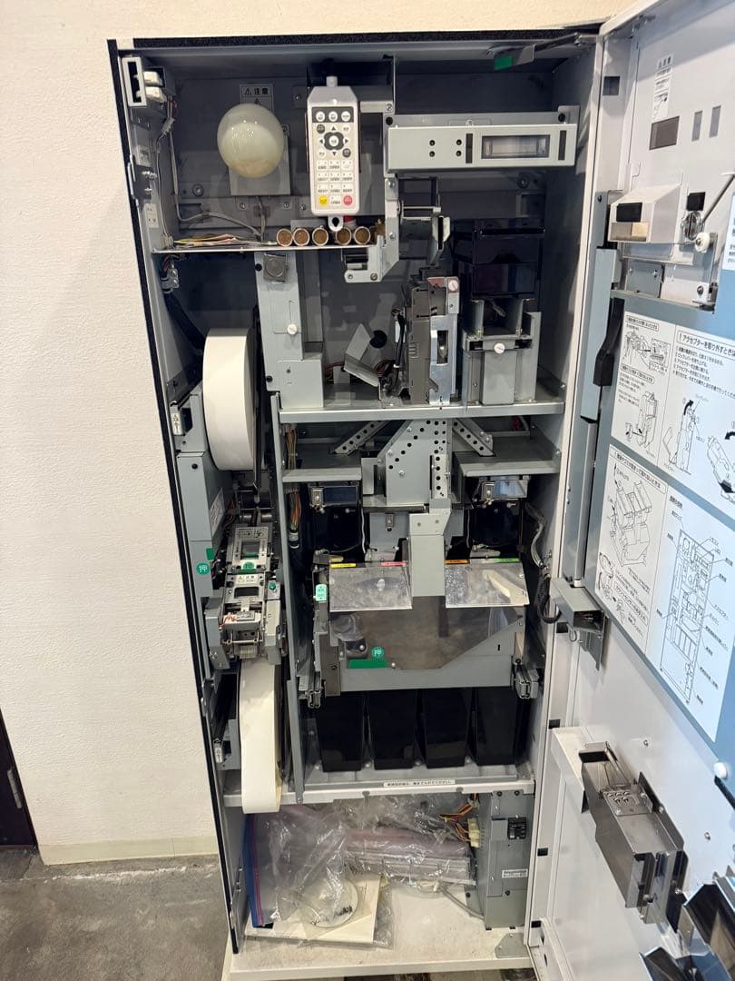 タ*住様 新500円・新紙幣対応済　グローリー　GLORY VT-B10 券売機