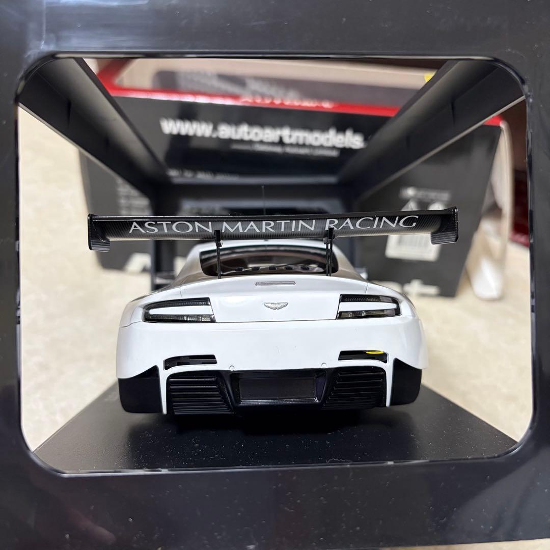 AUTOart Aston Martin Vantage ミニカー1:18