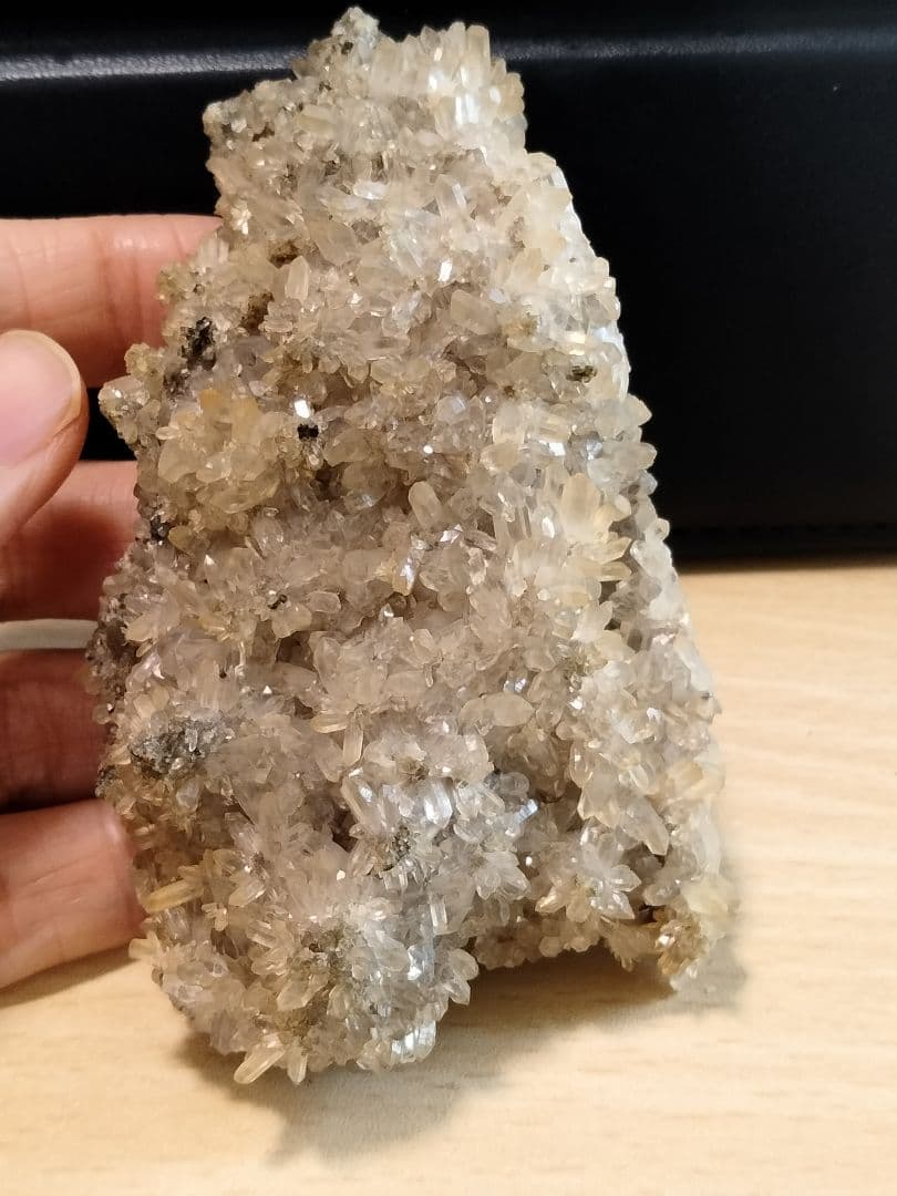 埼玉県秩父市中津川 秩父鉱山 橋掛沢　水晶クラスター　番号1