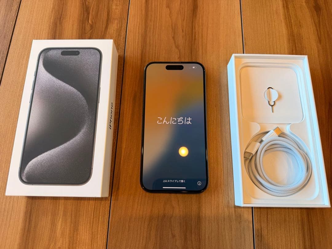 白ネコ　美品⭐︎iPhone15Pro 256GB ブラックチタニウム