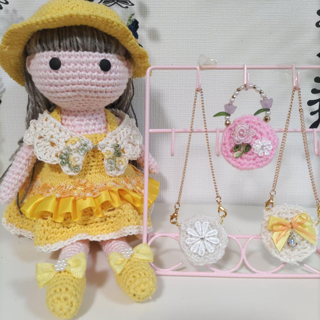 編みぐるみの女の子（熊耳、うさぎ耳、いちごの女の子）とお着替え服６点セット
