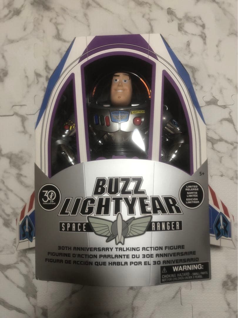 トイストーリー 30周年 バズライトイヤー フィギュア