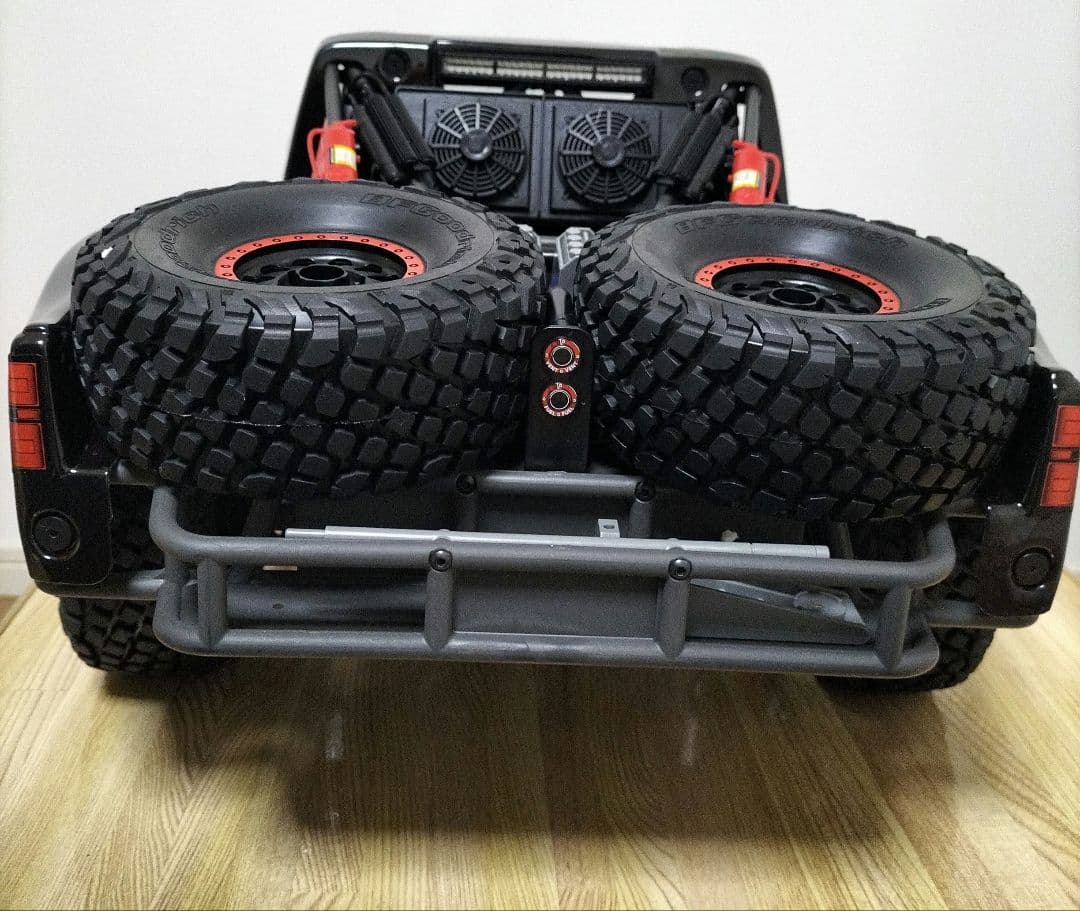 TRAXXAS UDR 1/8スケール　未使用