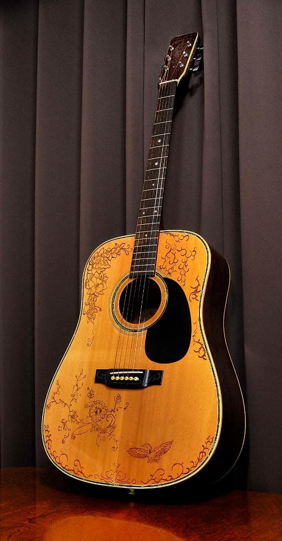 ★華やかな場面の演出で盛り立てるオブジェへの創造♪【彫刻装飾ギター】♪