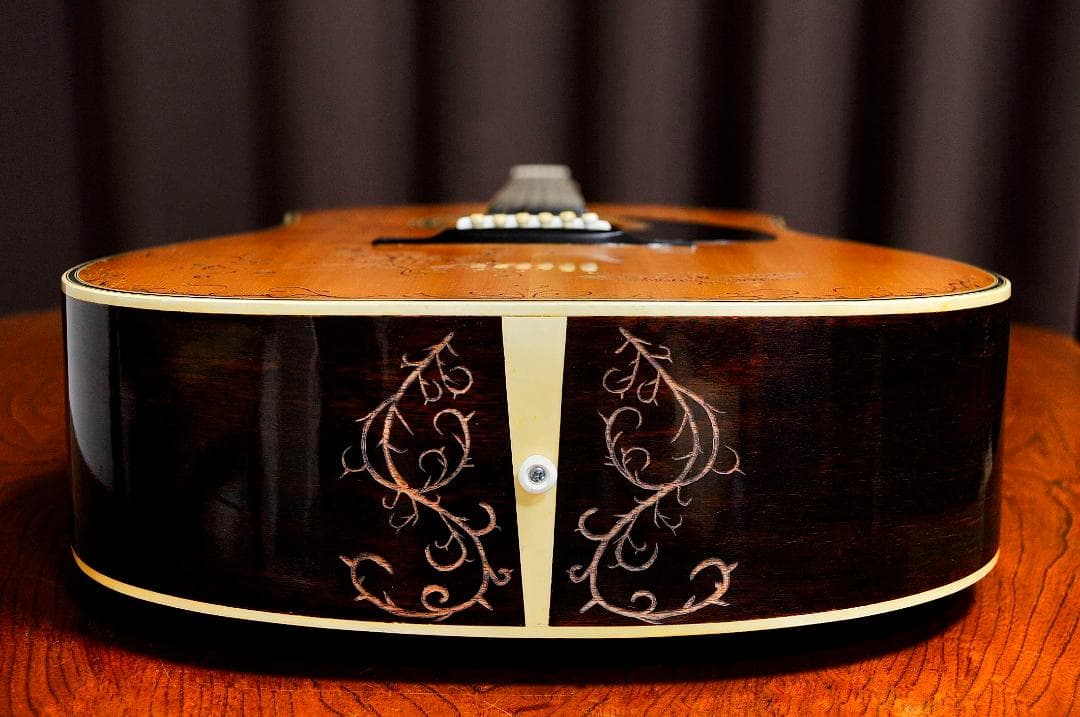 ★華やかな場面の演出で盛り立てるオブジェへの創造♪【彫刻装飾ギター】♪