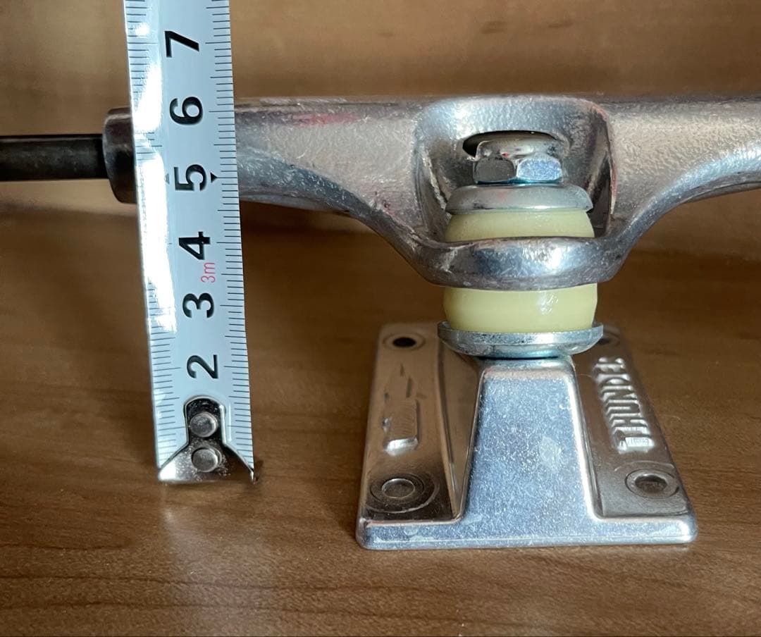 スケートボード トラック THUNDER 147 HLW LIGHT