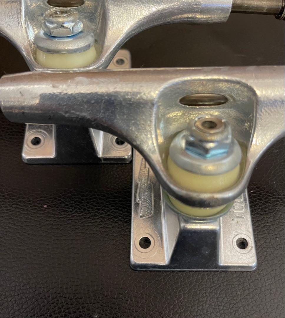 スケートボード トラック THUNDER 147 HLW LIGHT