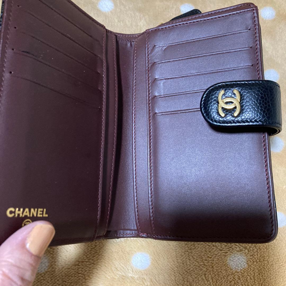 ［美品］CHANELマトラッセ　タイムレスクラシック二つ折り財布　キャビアスキン