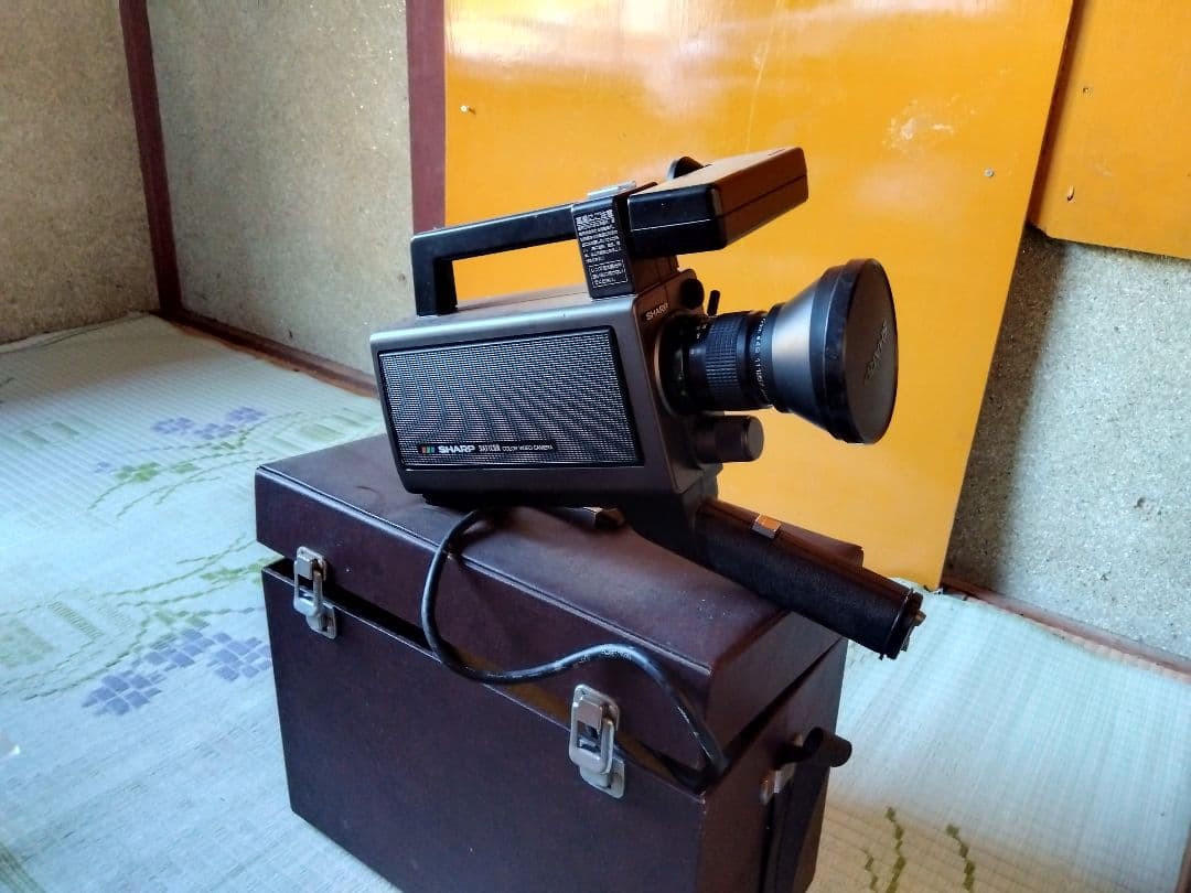 レトロなビデオカメラ