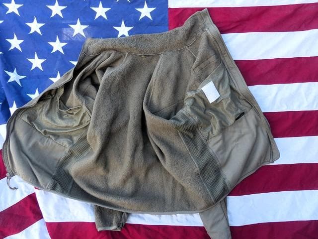 米軍実物　ポーラテックフリースジャケット　L-R　コヨーテ ECWCS　147