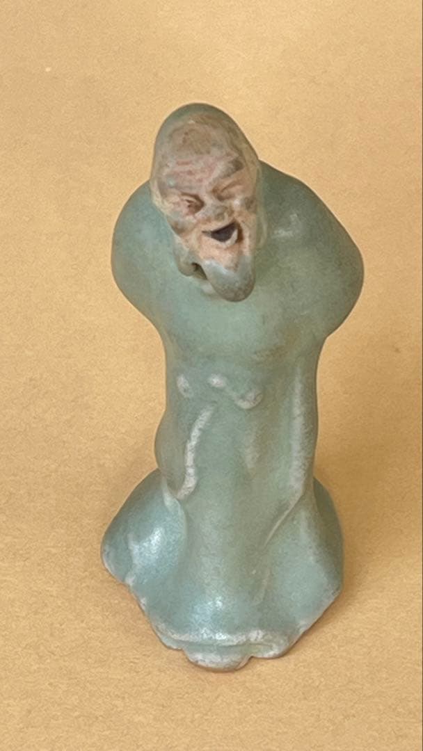 高士像　青緑色 陶器製 笑顔の老人像 高さ約8㎝