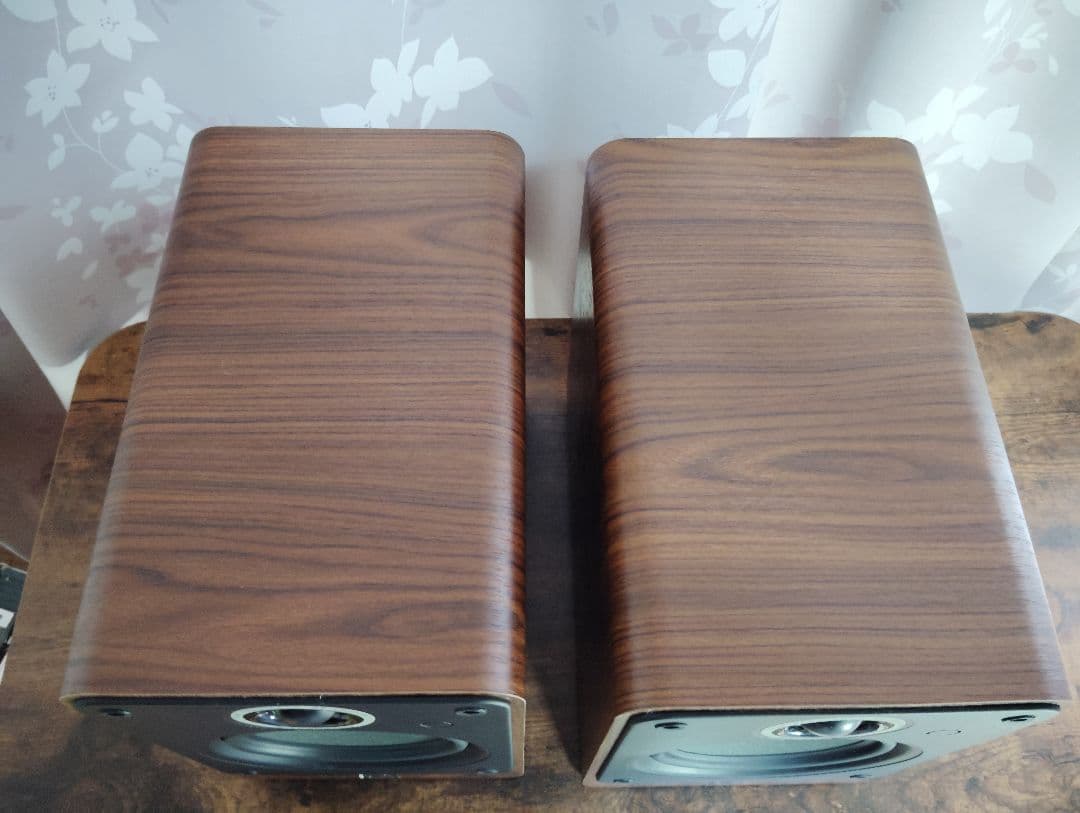 Q Acoustics 2020i スピーカー