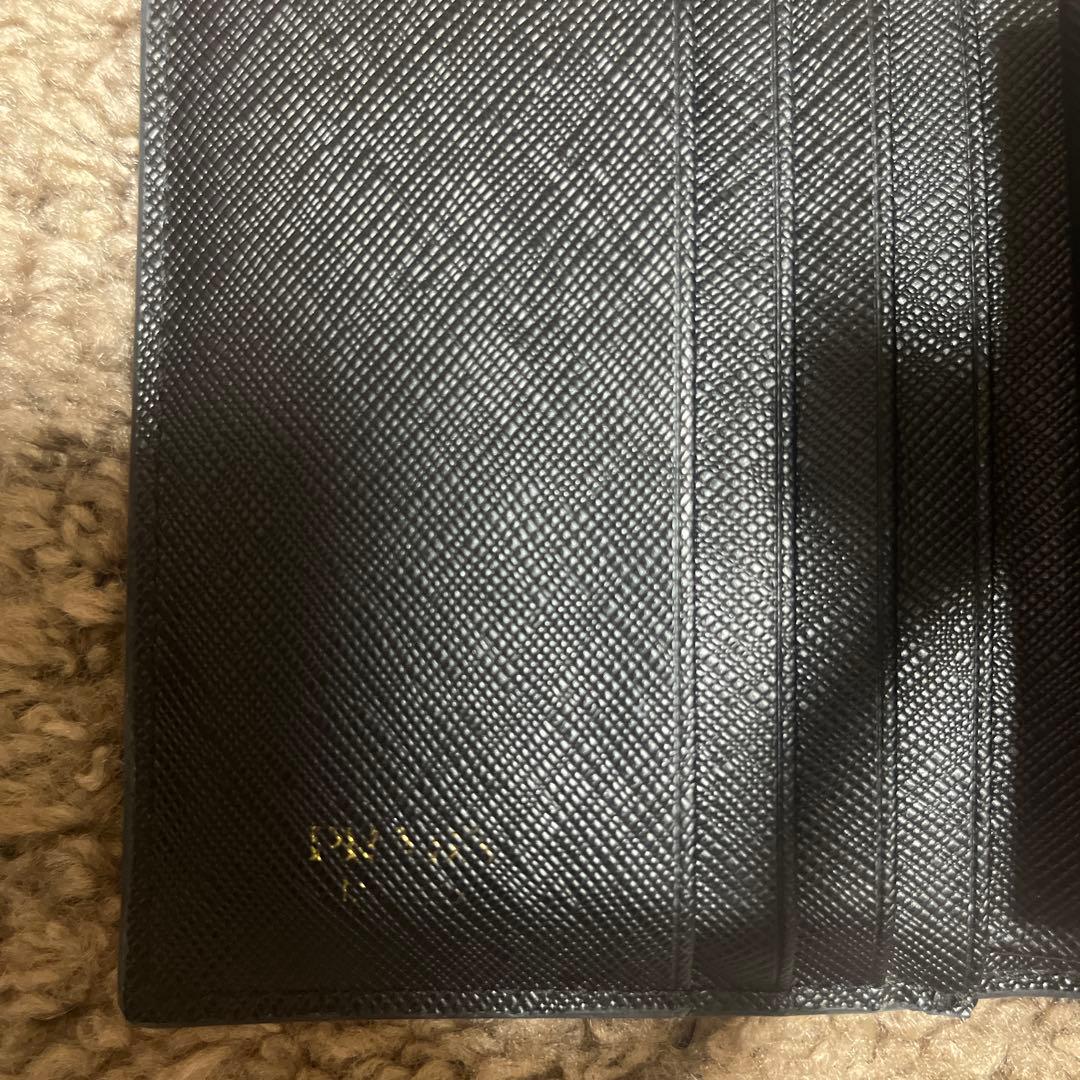 最終値下げ 美品 PRADA プラダ 黒 二つ折り財布 ウォレット ブラック