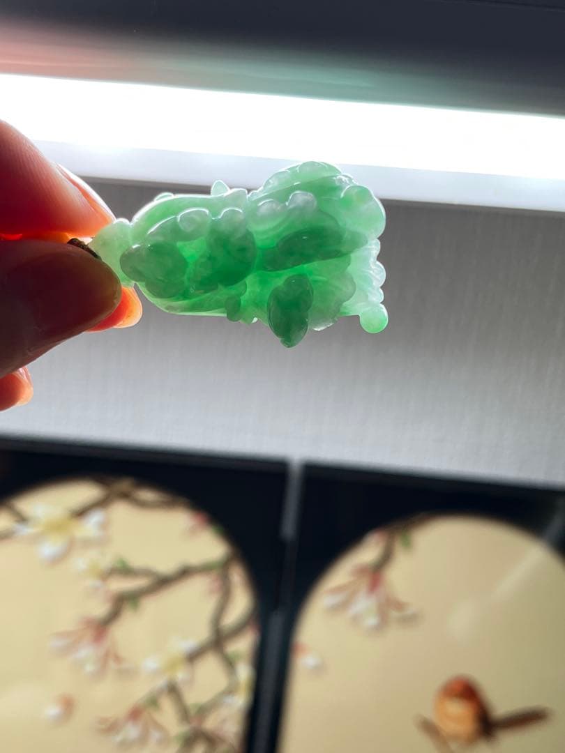 贅沢品❣️本翡翠　貴重なアップルグリーン翡翠・吉祥如意紋付きの発財白菜　鑑定書付き