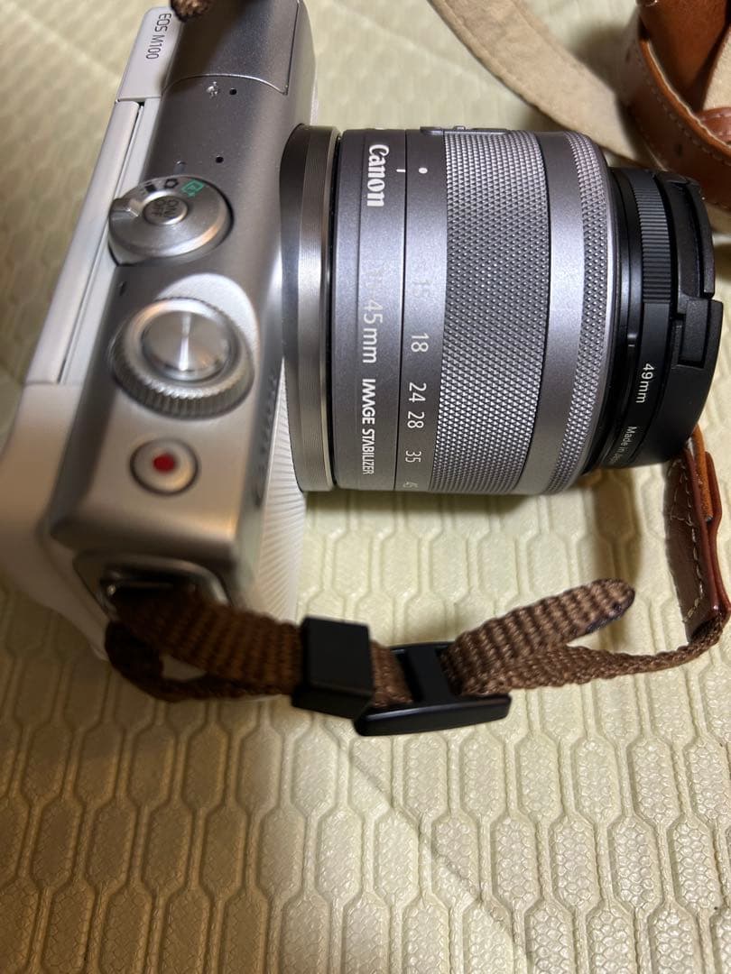 Canon EOS M100 ミラーレスカメラ80000円→50000円に値下げ