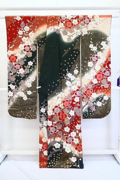 美品 振袖 朱赤 深緑 枝梅 金駒刺 金彩加工 身丈164cm お洒落