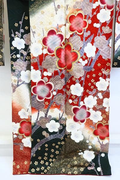 美品 振袖 朱赤 深緑 枝梅 金駒刺 金彩加工 身丈164cm お洒落
