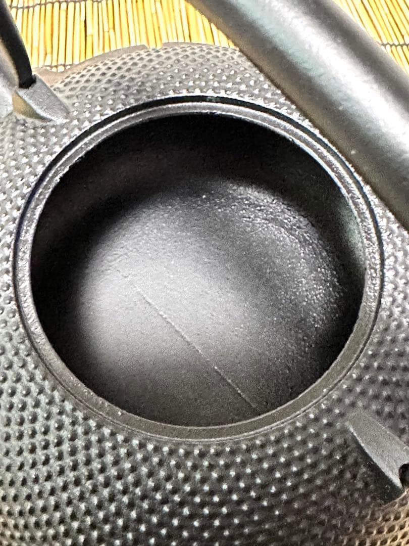 新品、供箱付　南部盛榮堂OIGEN造　１６型アラレ　ＩＨ対応品　南部鉄瓶　鉄瓶