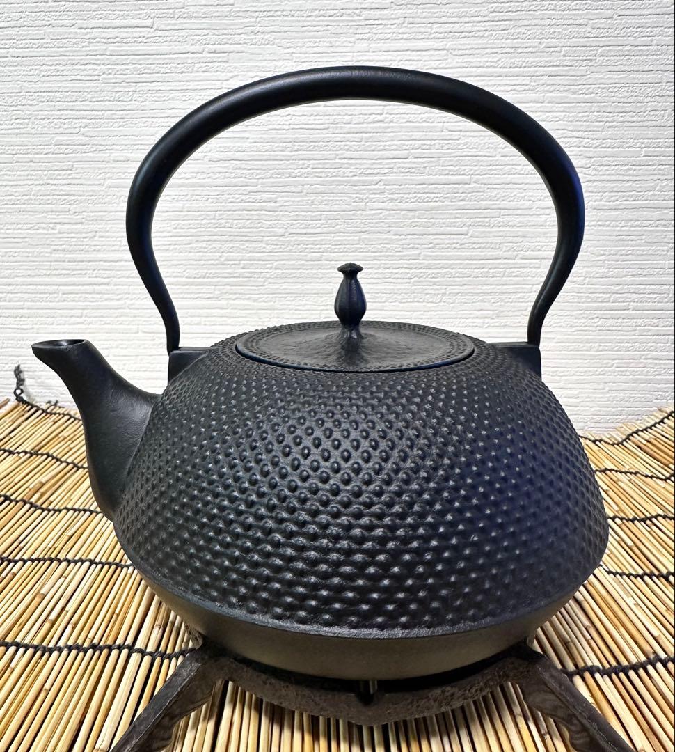 新品、供箱付　南部盛榮堂OIGEN造　１６型アラレ　ＩＨ対応品　南部鉄瓶　鉄瓶