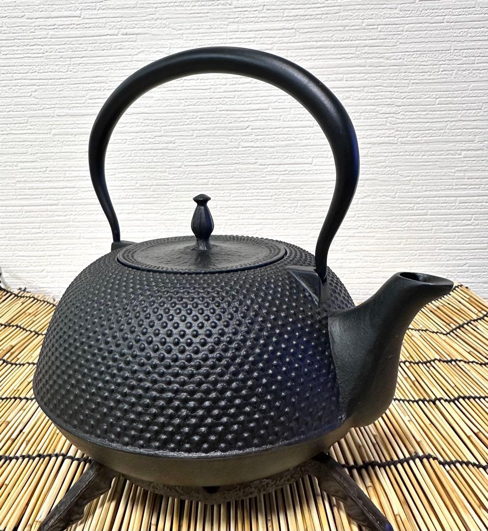 新品、供箱付　南部盛榮堂OIGEN造　１６型アラレ　ＩＨ対応品　南部鉄瓶　鉄瓶