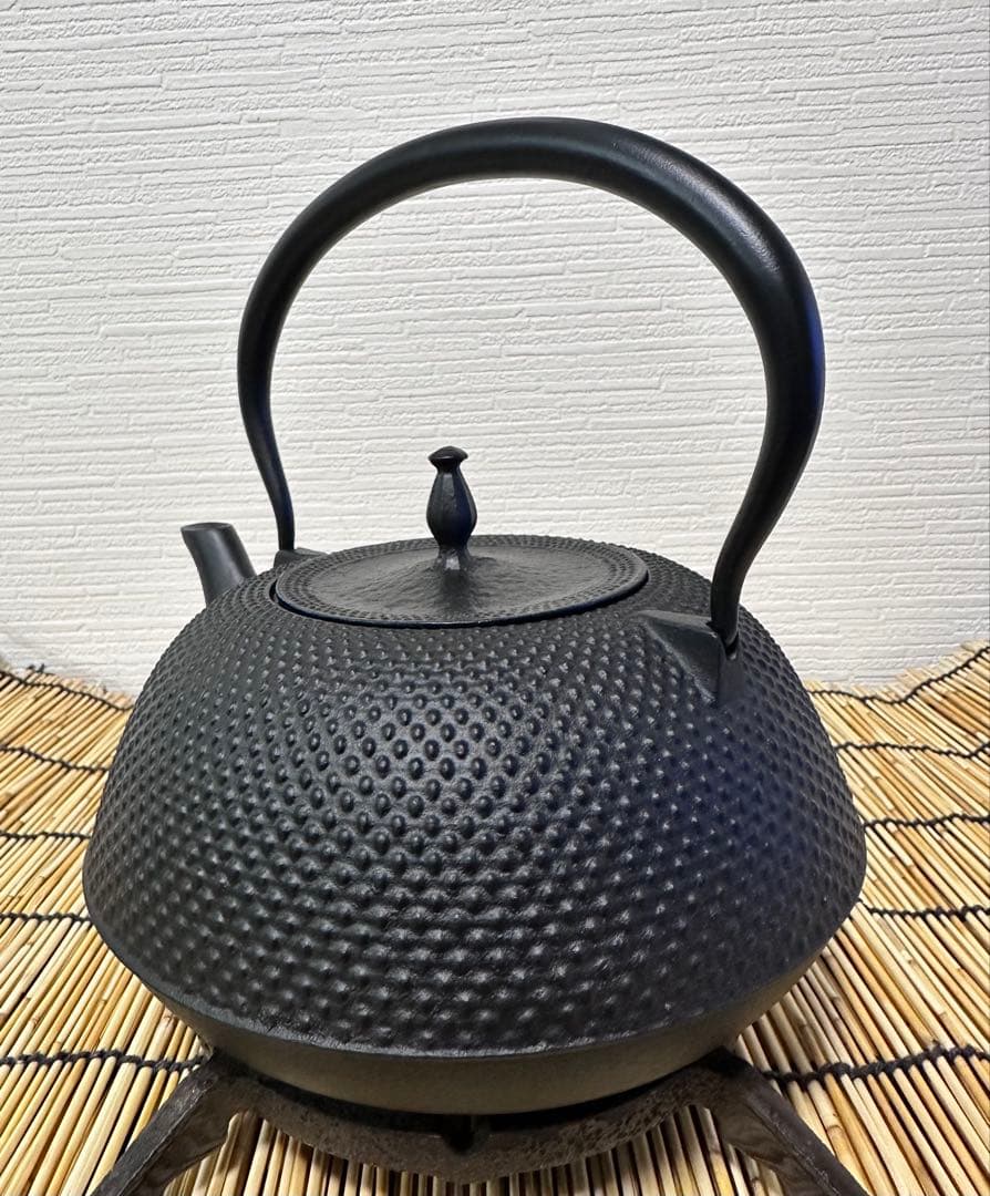 新品、供箱付　南部盛榮堂OIGEN造　１６型アラレ　ＩＨ対応品　南部鉄瓶　鉄瓶