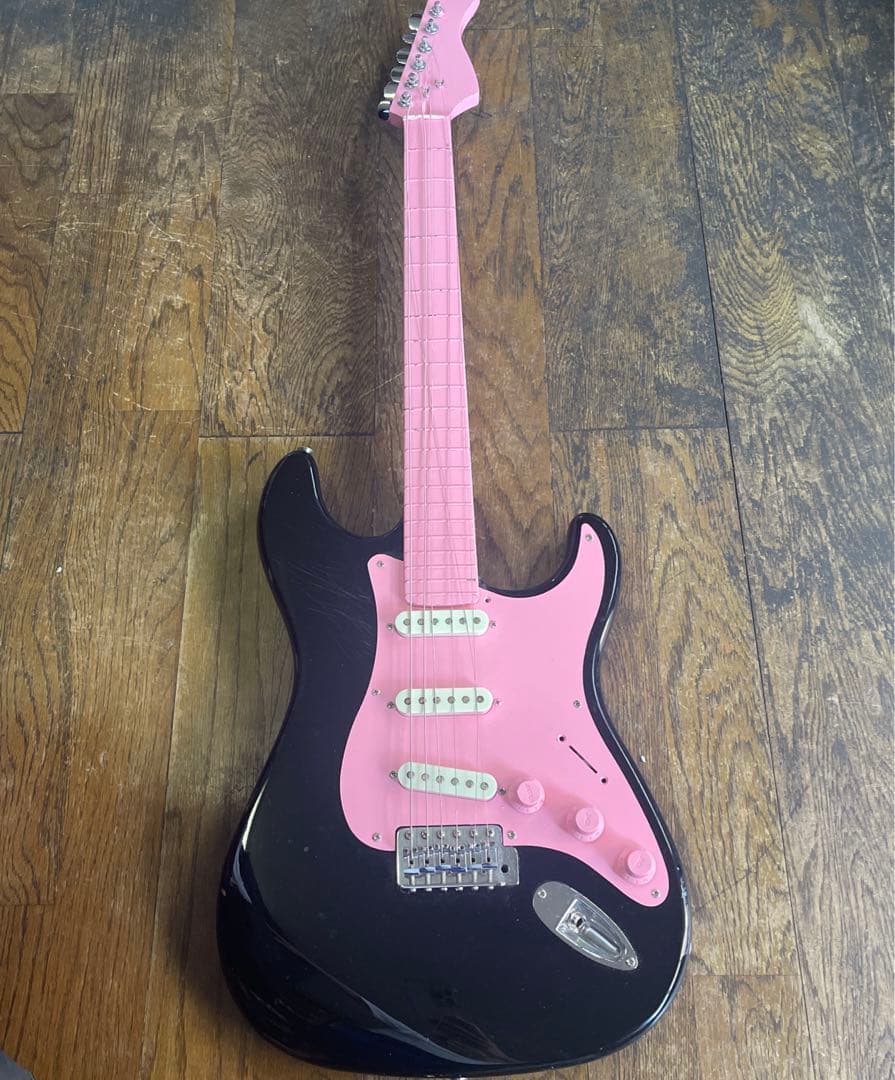 BLACKPINK カスタム　プレミアオーダー　ギター　FERNANDES