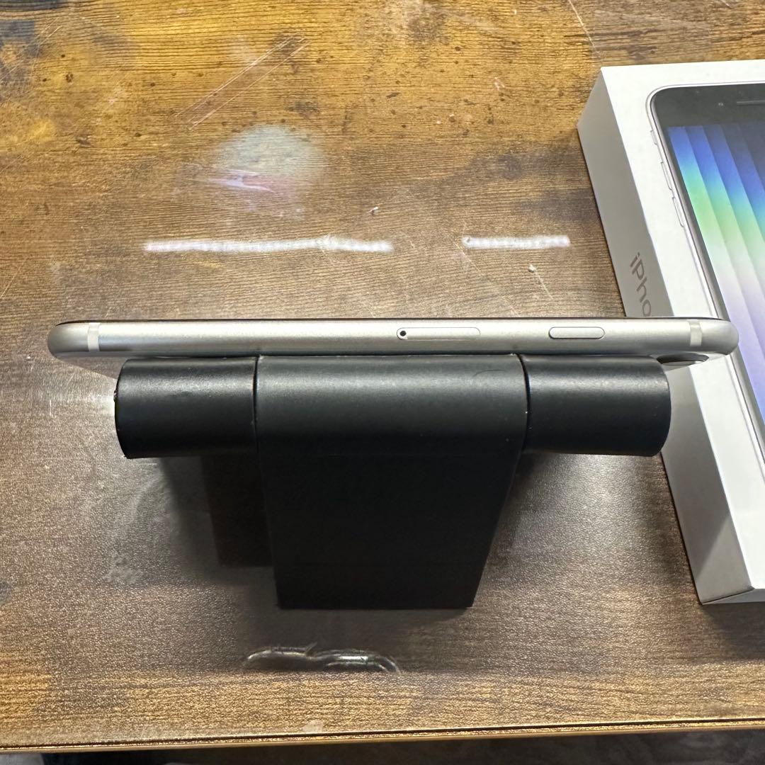 iPhoneSE3 128GB スターライト　SIMフリー se3