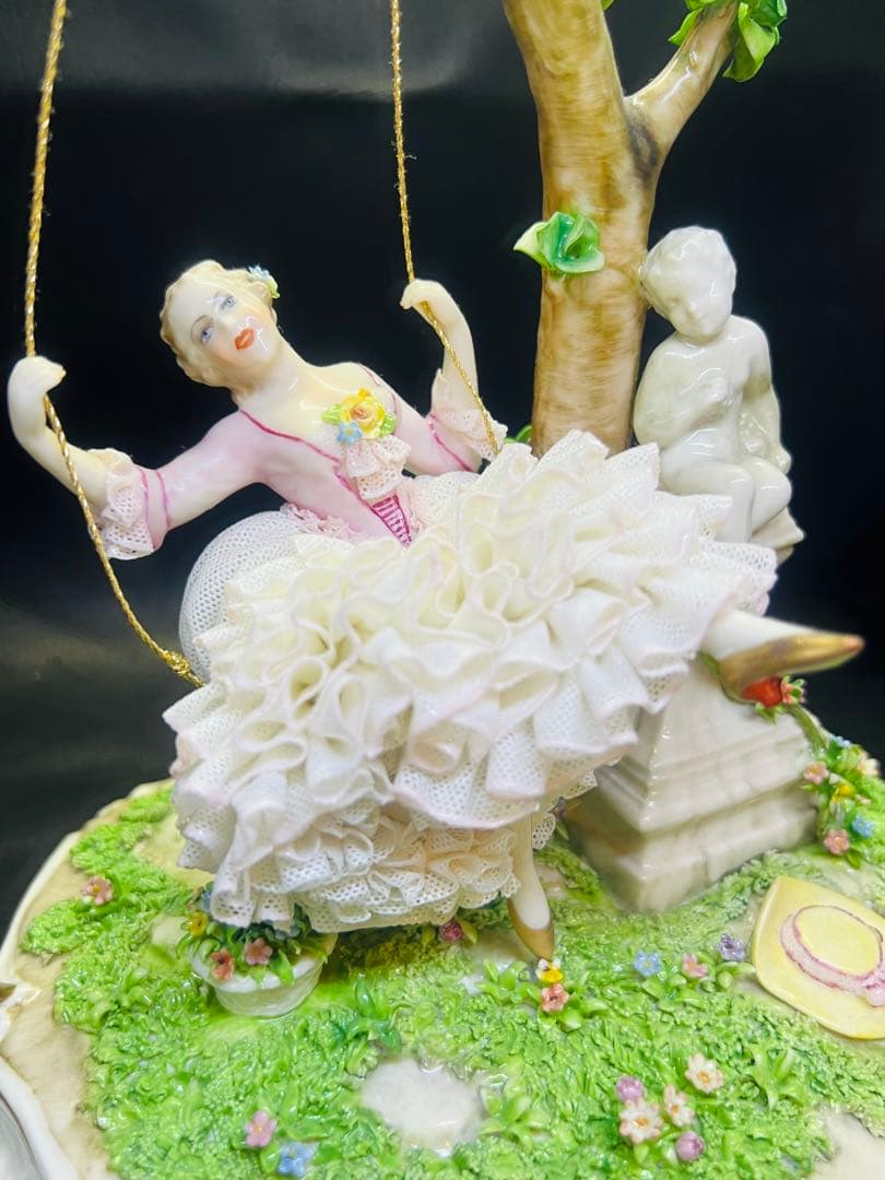 ロココ風 陶器製少女のブランコ置物