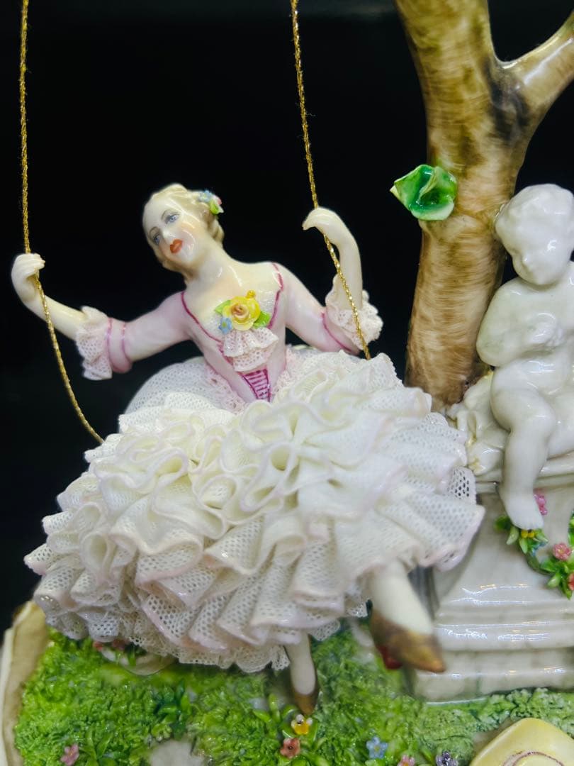 ロココ風 陶器製少女のブランコ置物