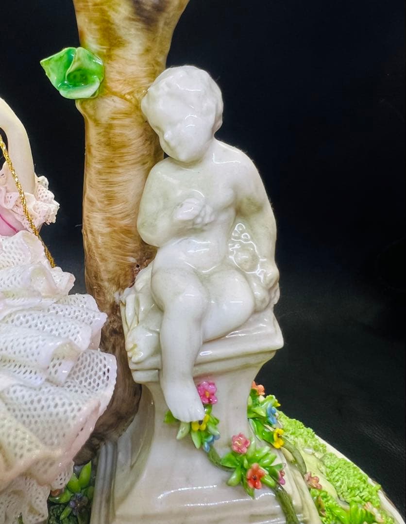 ロココ風 陶器製少女のブランコ置物