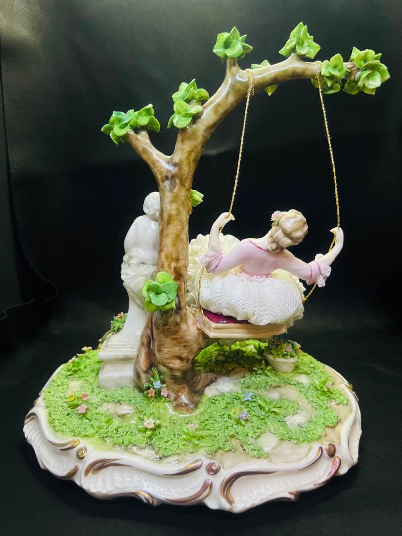 ロココ風 陶器製少女のブランコ置物