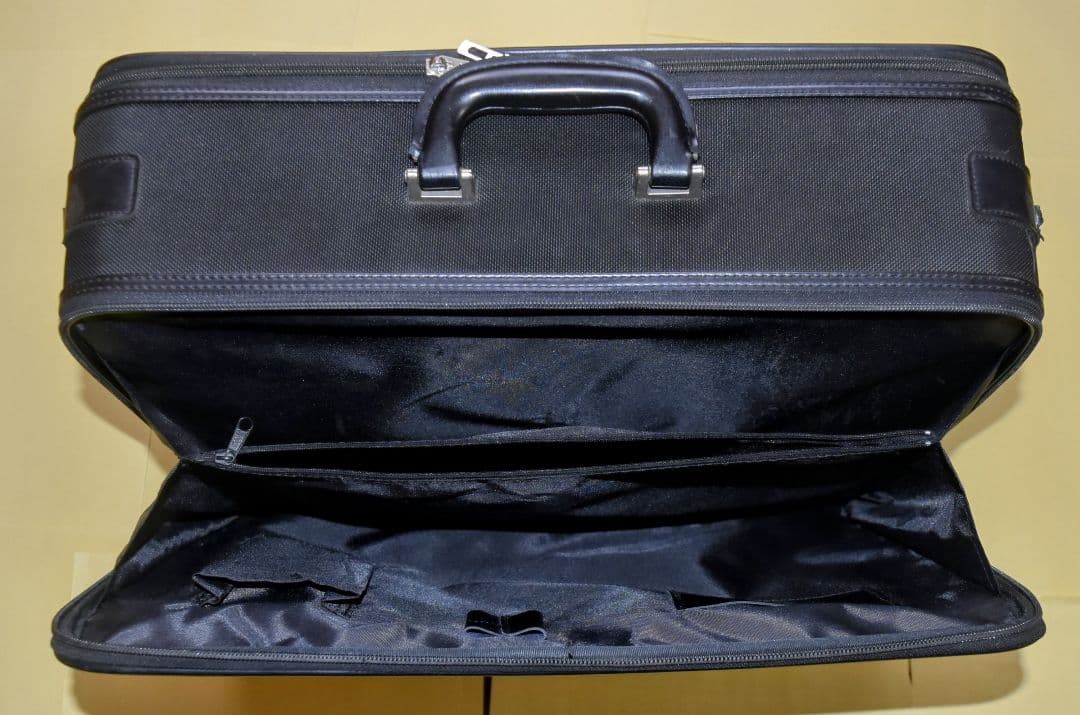 2025年現在　JR東日本　1都4県の支社・新幹線運輸区にて使用中　車掌乗務員鞄