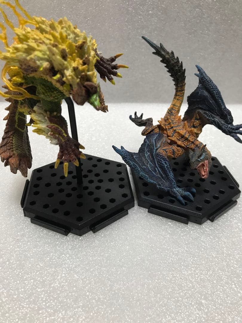 モンスターハンター スタンダードモデル　荒鉤爪ティガレックス　金雷公ジンオウガ