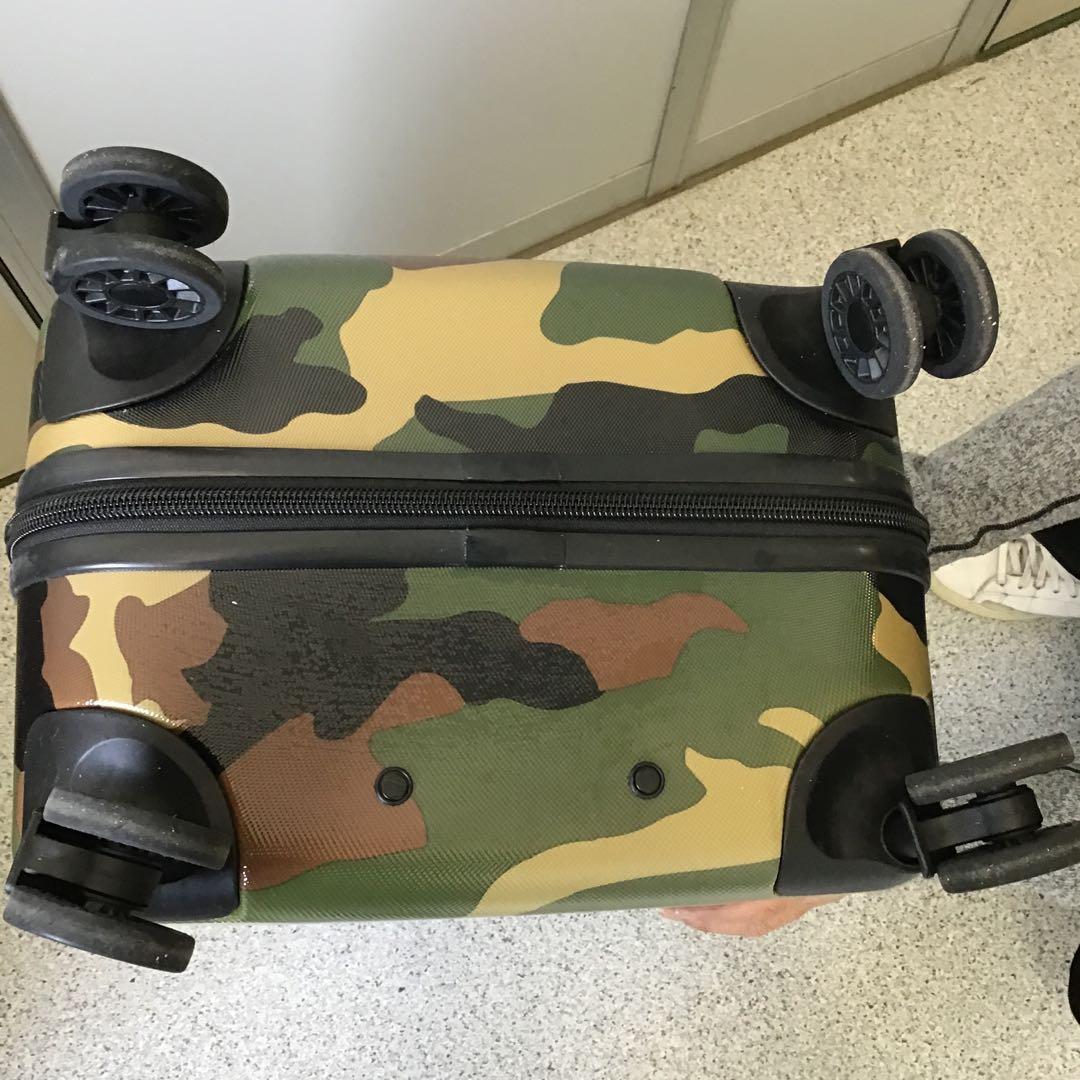 Herschel Supply スーツケース 4輪キャリーバッグ　迷彩柄