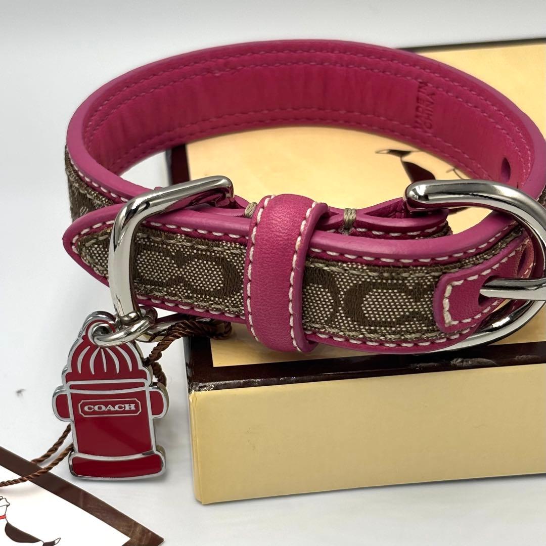 美品　COACH 小型犬用首輪 XS ピンク　シグネチャー　チャーム付き