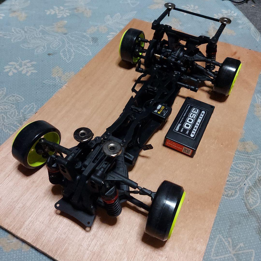 あとむサクラD6スポーツシャーシ ヨコモジャイロ ボディーホイールタイヤ付