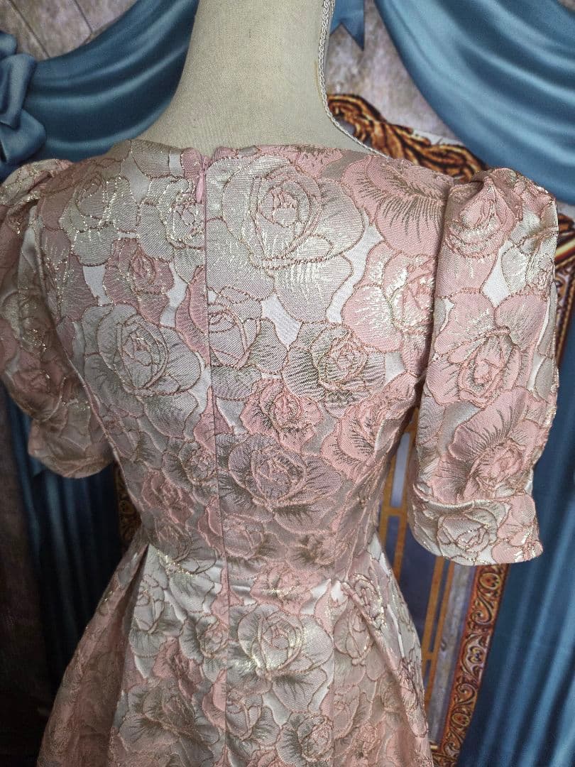 M 【新品インポートセレクト】金糸混ジャガード薔薇のクラシックドレス