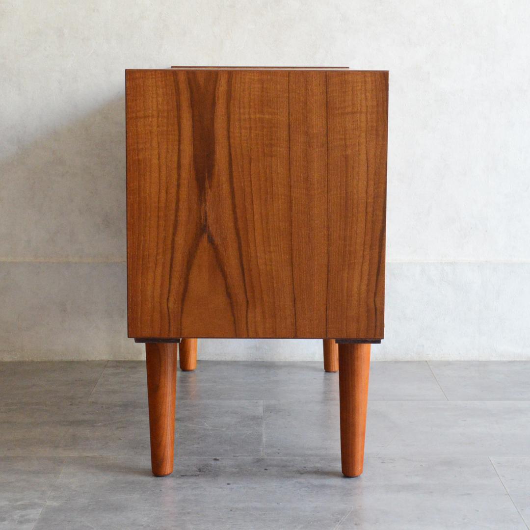 デンマーク 北欧ヴィンテージ チーク ガラスキャビネット 北欧家具 ショーケース