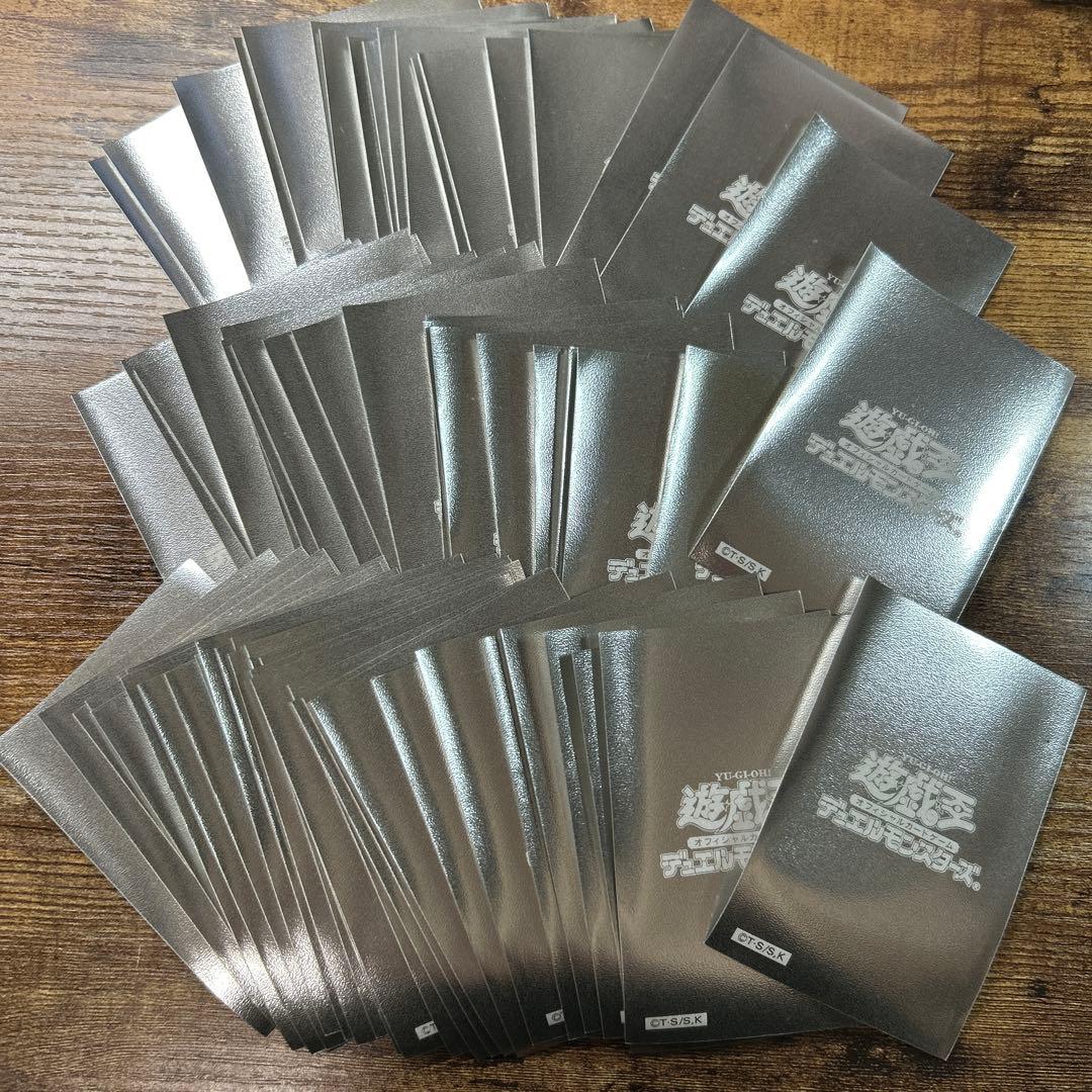 遊戯王　公式　スリーブ 72枚　初期ロゴ メタリックシルバー　未使用品