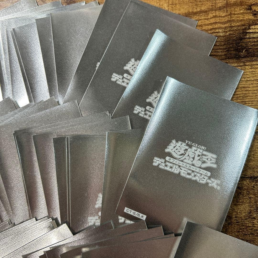 遊戯王　公式　スリーブ 72枚　初期ロゴ メタリックシルバー　未使用品