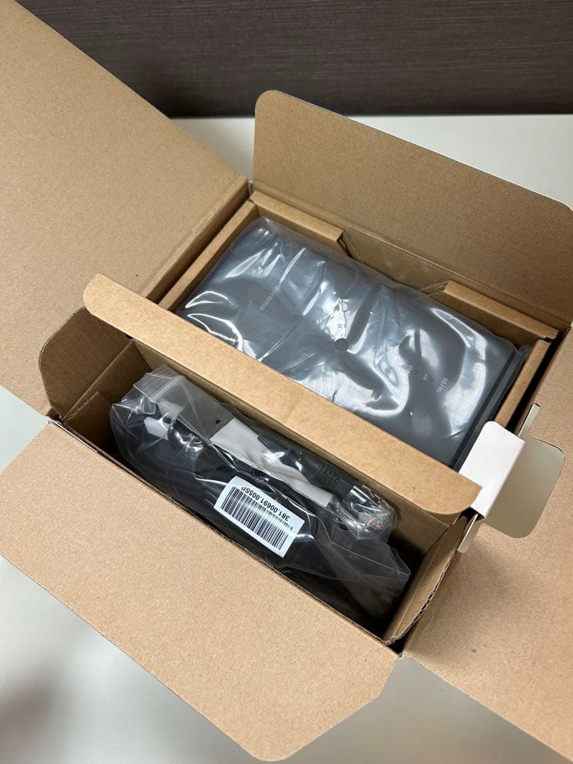 docomo 5g HR02 ダークグレー