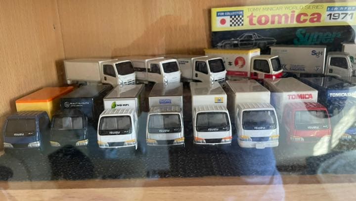 トミカ　いすゞトラック