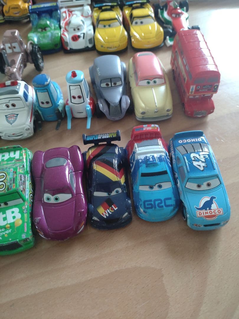 カーズ　トミカ　図鑑　まとめ売り　70台以上　レア、廃盤あり