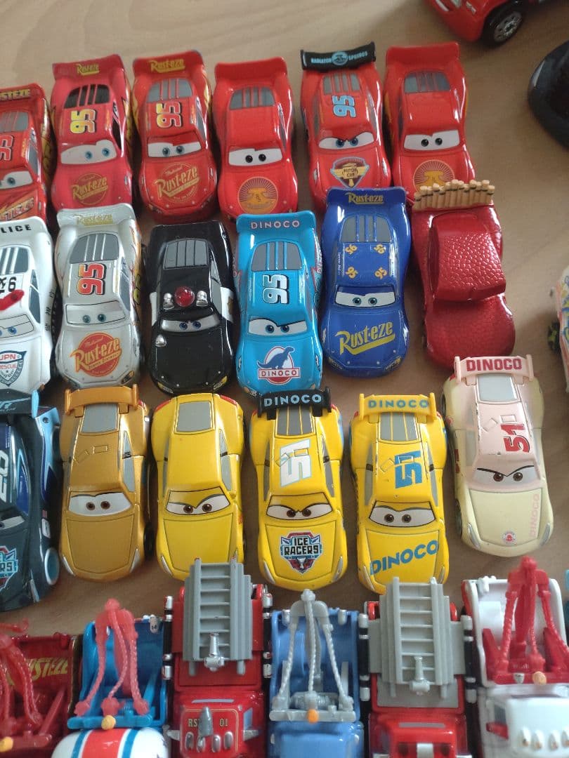 カーズ　トミカ　図鑑　まとめ売り　70台以上　レア、廃盤あり