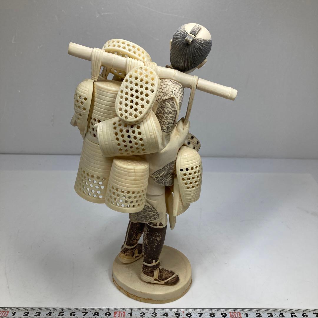 極上　かご売り商人置物　741g 東里7-0131☆2F