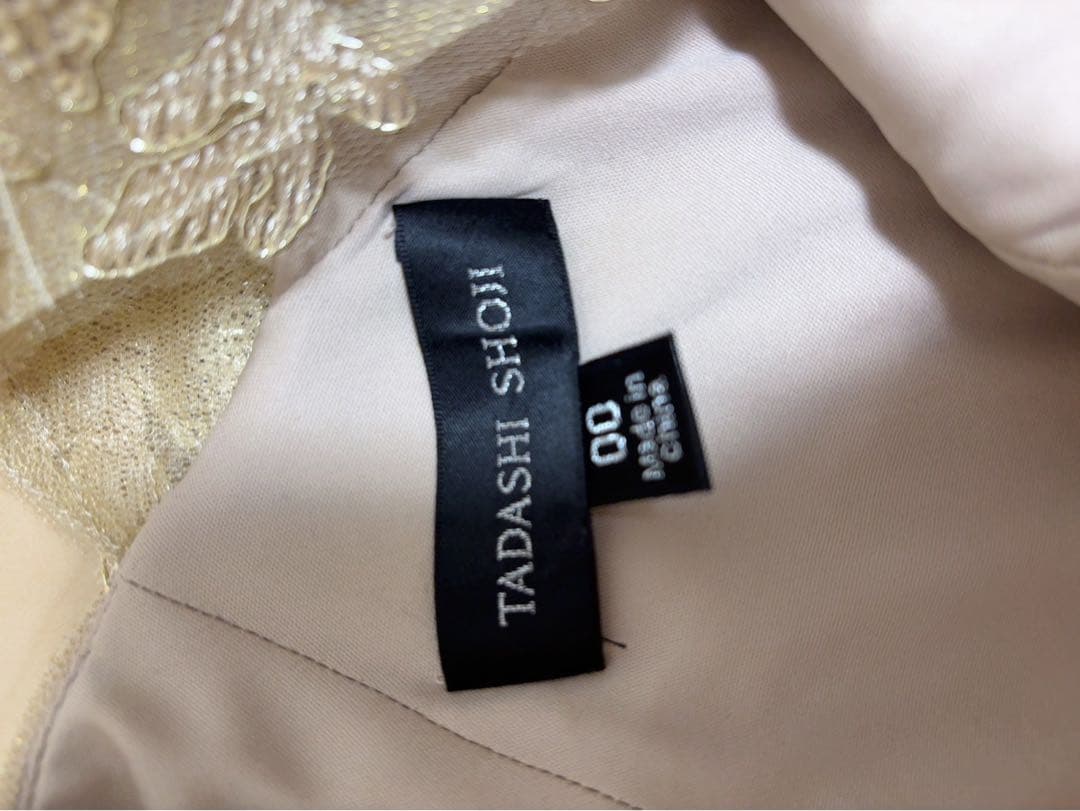 タダシショージ　金色の刺繍付き